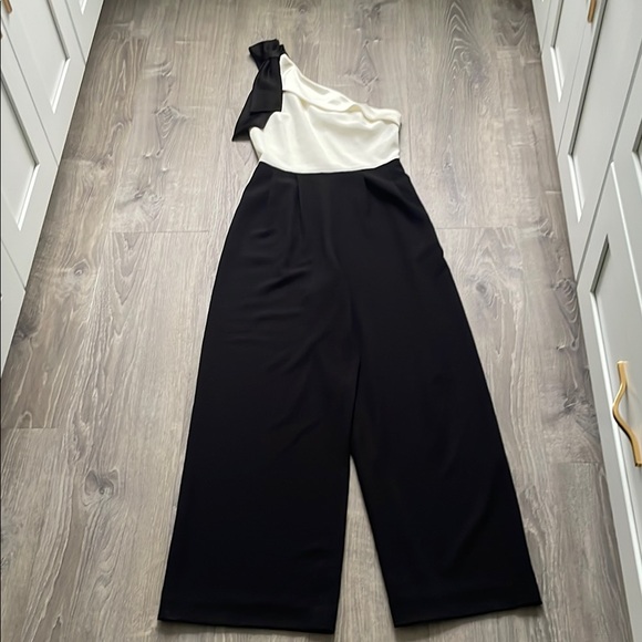 Alice + Olivia Black and Cream One-Shoulder Jumpsuit - Picture 2 of 4